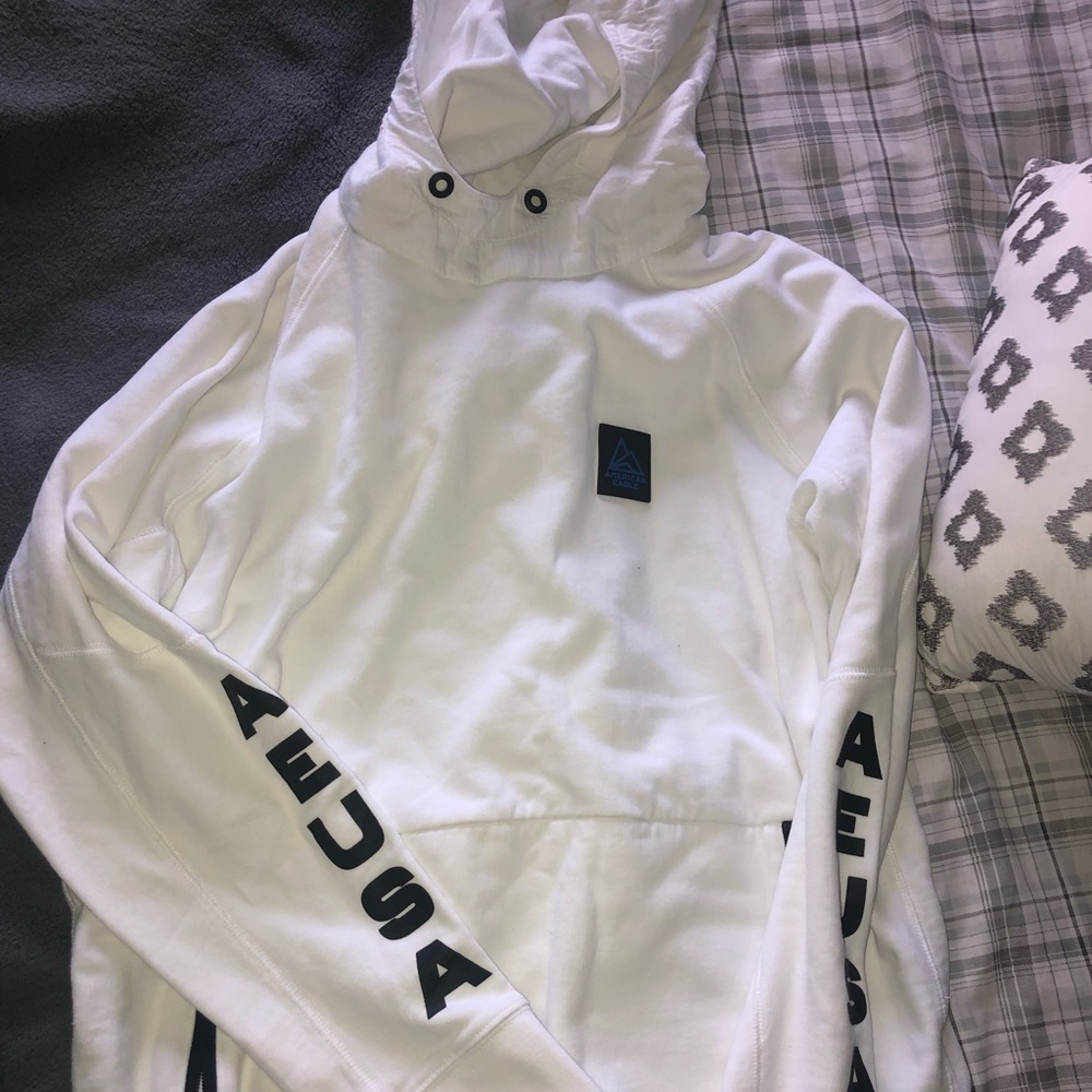 •American Eagle Sweatshirt